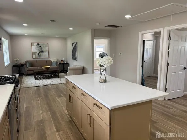 36 Charles Ter, Piscataway, NJ 08854