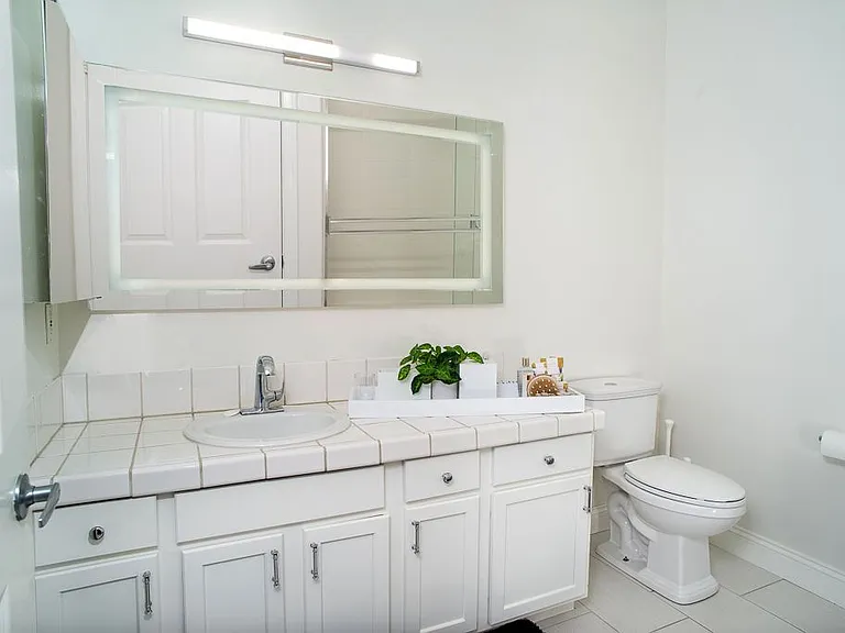 9610 Zelzah Ave #302 — Photo 15