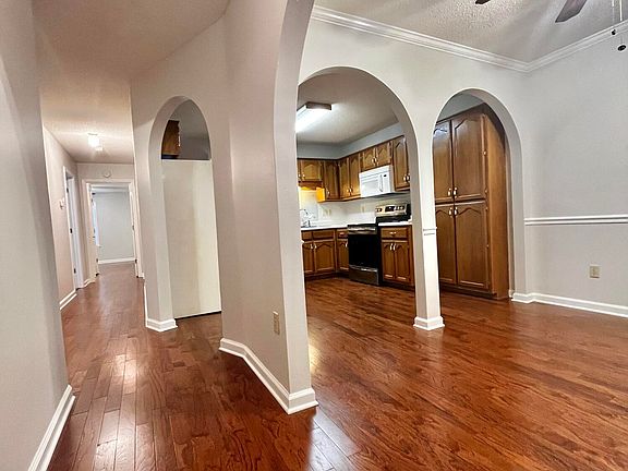 3rd image of 6780 Beaumont Cir
