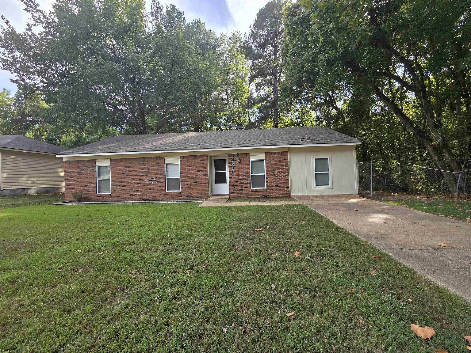 4 bed, 1.0 bath, $1,500 — Photo 1