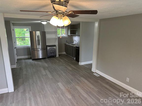 4th image of 209 Brookview Rd