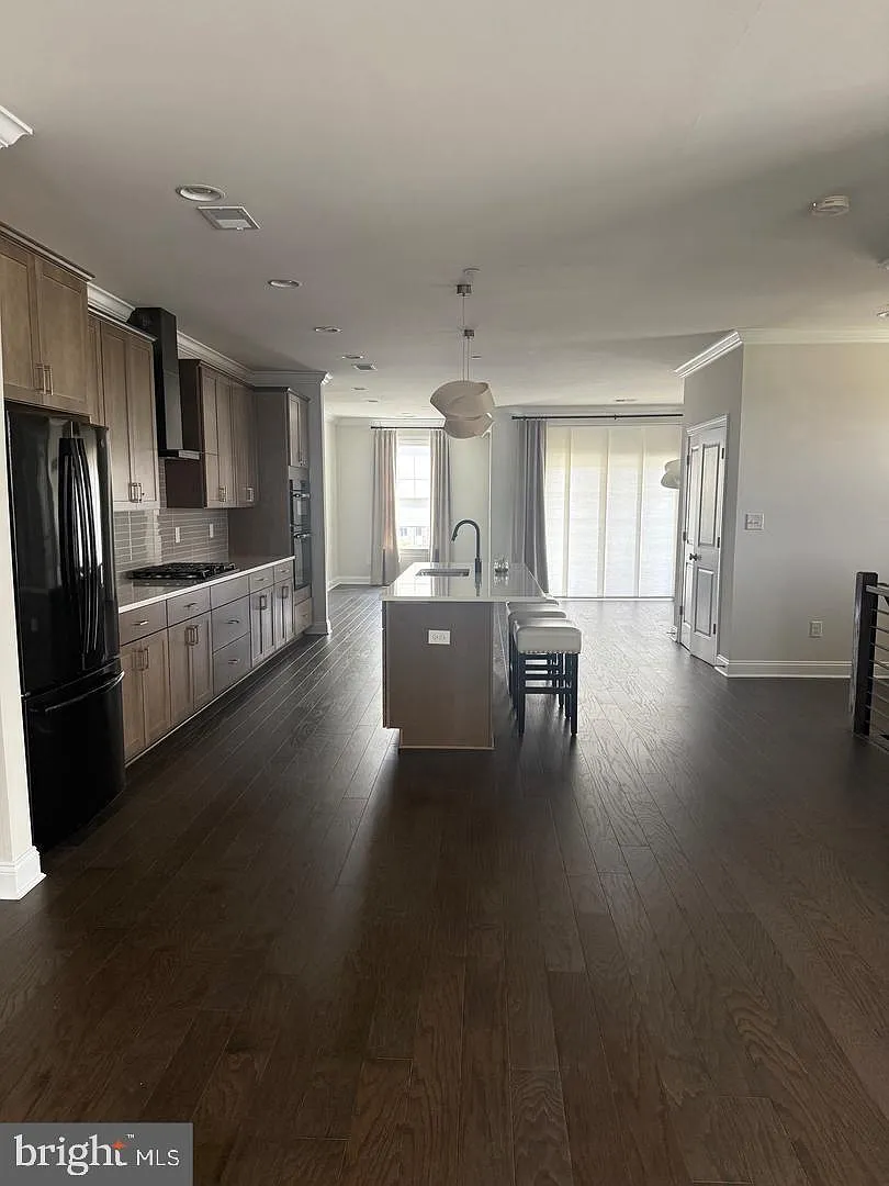 3 bed, 2.5 bath, 2176 sqft, $4,450 — Photo 3