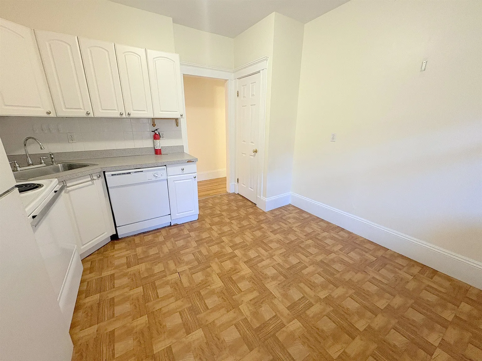 45 Inman St — Photo 2