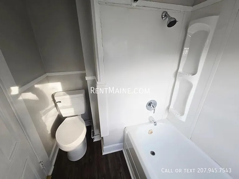 402-404 Hammond St #3 — Photo 7