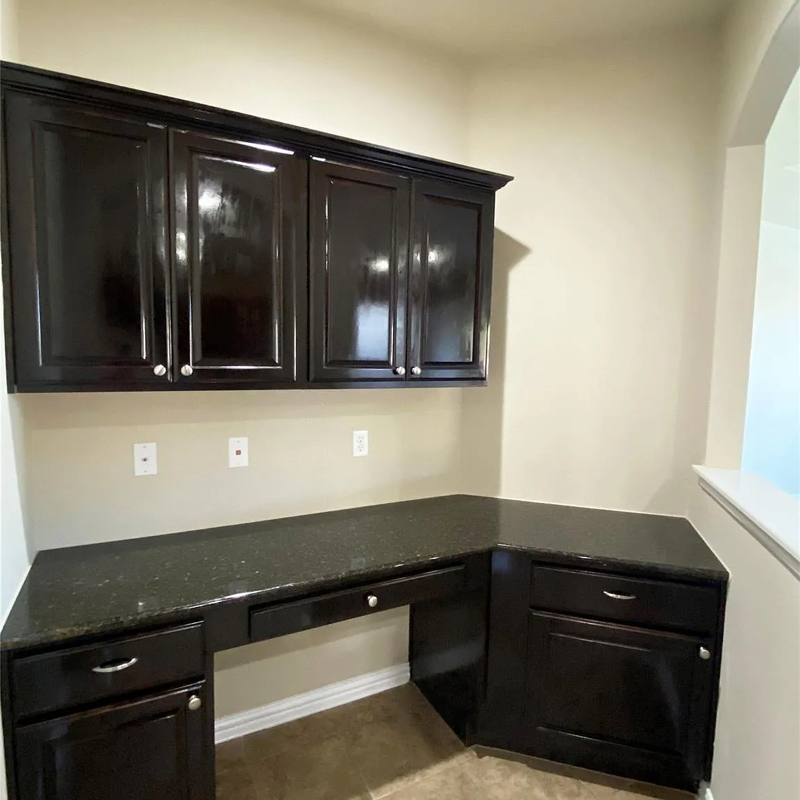 4 bed, 2.0 bath, 1925 sqft, $2,250 — Photo 2
