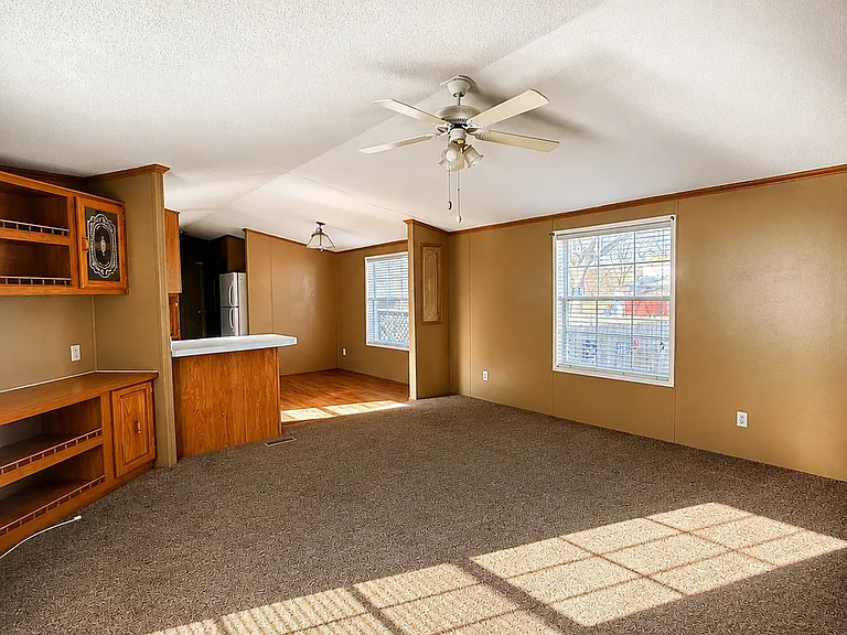 925 N Wesley St — Photo 8