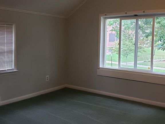 2nd image of 417 S Michigan Ave APT 4