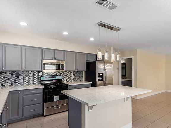3rd image of 9424 Deer Lodge Ln