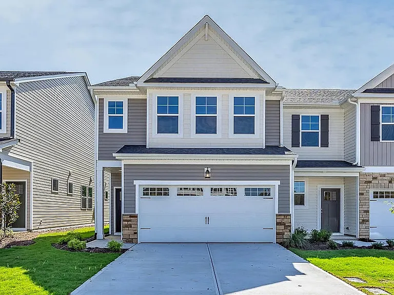 27 Fairwinds Dr — Photo 1
