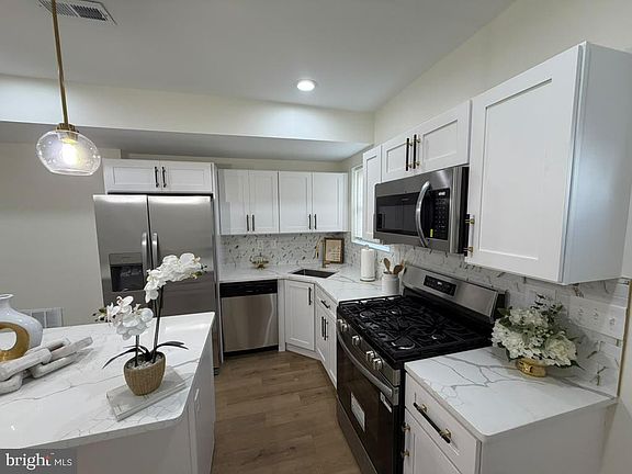 4th image of 2740 Mura St