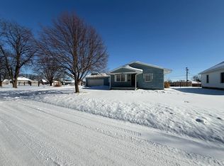 810 N Pine St, Beloit, KS 67420