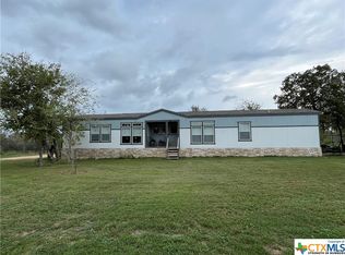 857 Rainbow Rd, Cuero, TX 77954