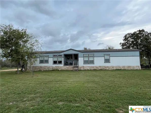 857 Rainbow Rd, Cuero, TX 77954