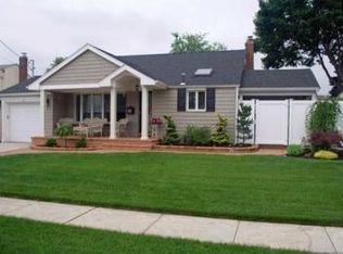 220 Eastlake Ave, Massapequa Park, NY 11762