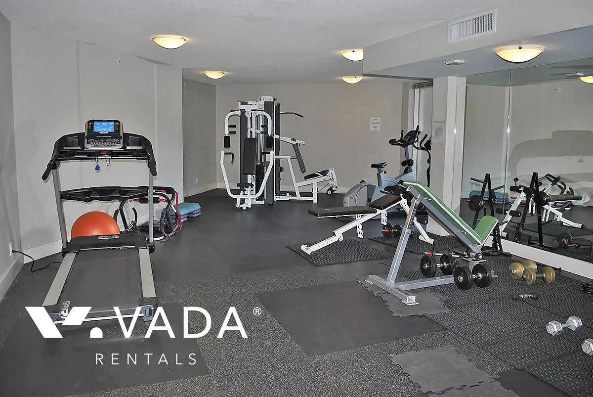 3663 Crowley Drive Vancouver — Photo 2