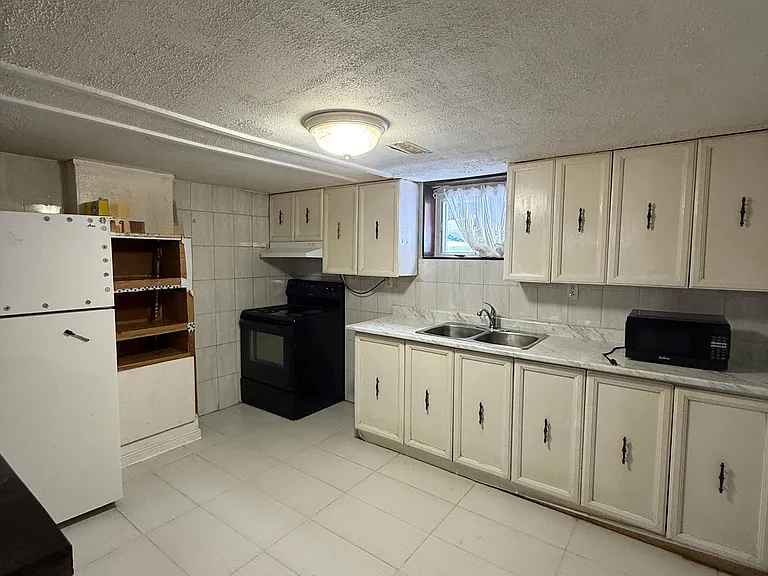 127 Chillery Ave #BASEMENT — Photo 3