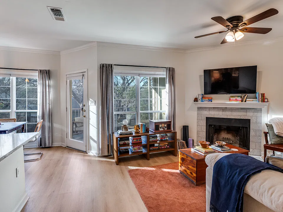 7151 Gaston Ave #408