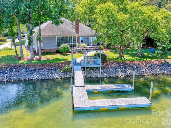 165 Prestwood Ln, Mooresville, NC 28117