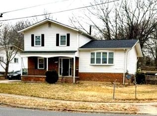 8912 Keewatin Rd, Lanham, MD 20706