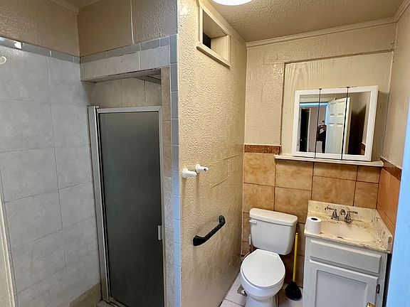 5th image of 2105 W Barcelona Ave