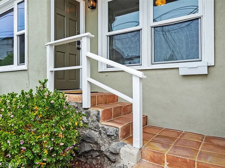 31726 Virginia Way — Photo 3