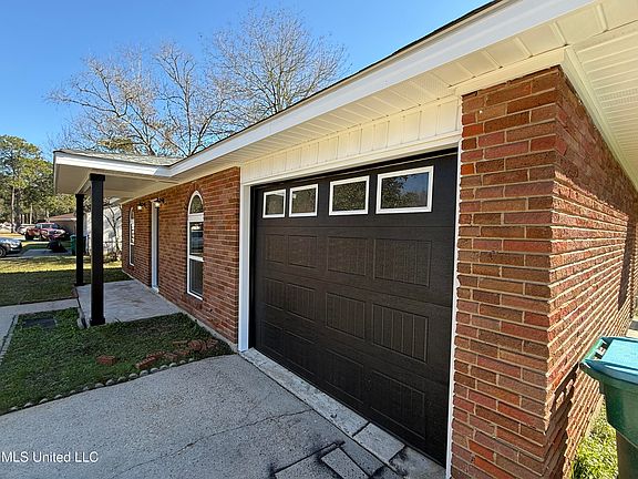 3rd image of 2413 Northbrook Dr