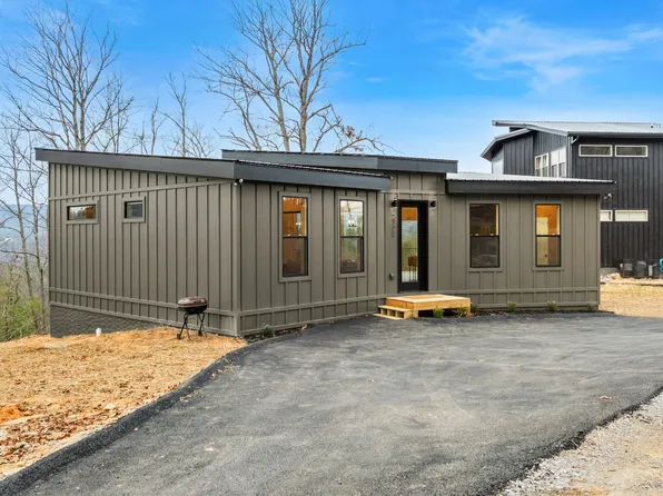 2305 Village Cir, Sevierville, TN 37862