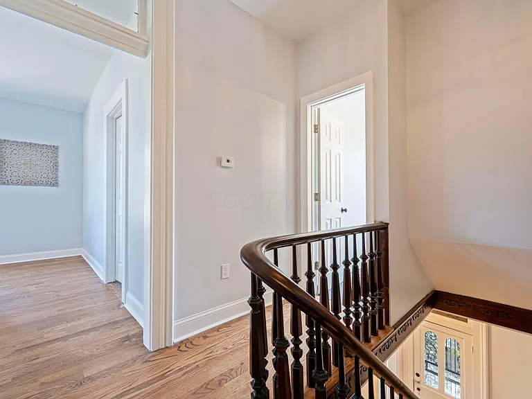 150 N Oak St — Photo 27
