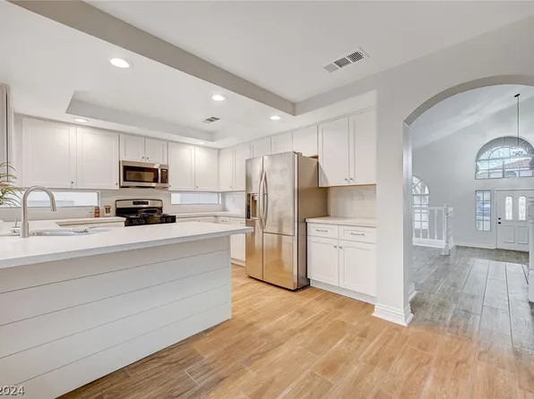 907 Derringer Ln, Henderson, NV 89014