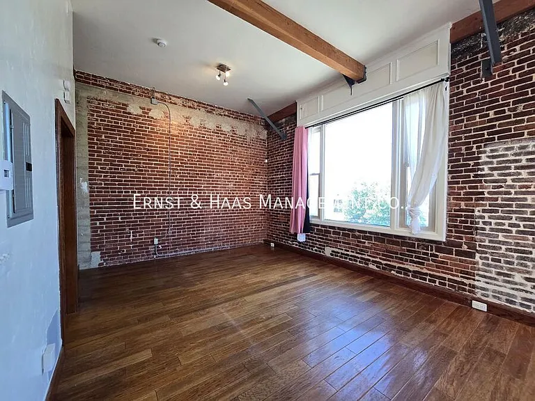 800 S Pacific Ave #205 — Photo 2