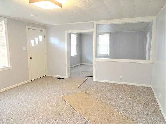 Living & Bonus Rooms