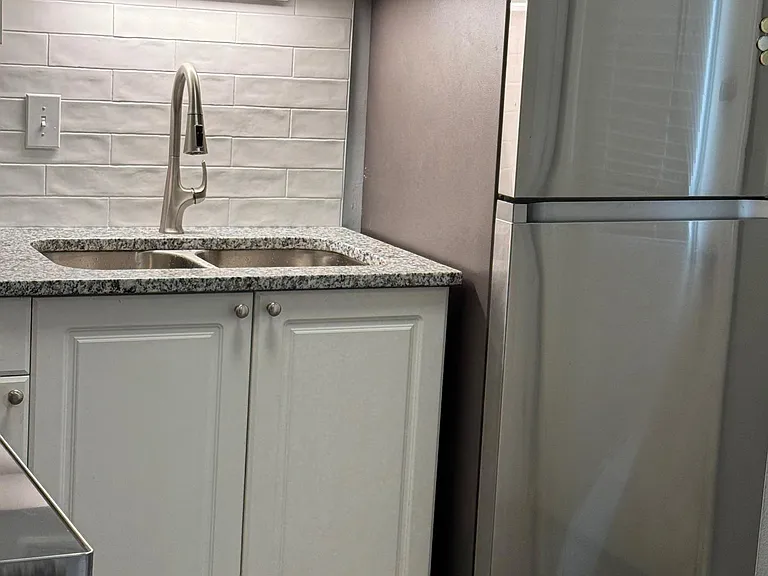 NEW SAMSUNG REFRIGERATOR WITH ICEMAKER
