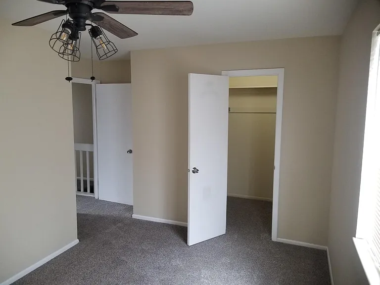 800 Tracey Pkwy — Photo 5