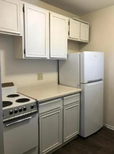 2 bed, $1,100 — Photo 2