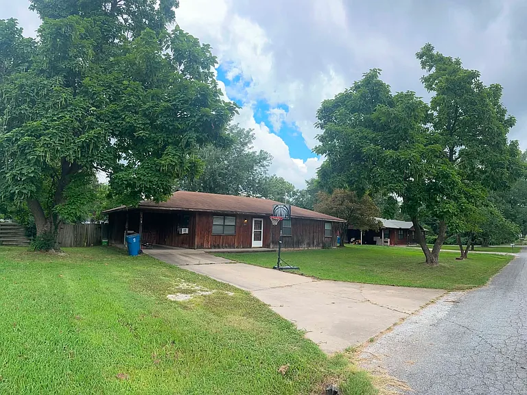 504 W Benton St — Photo 9