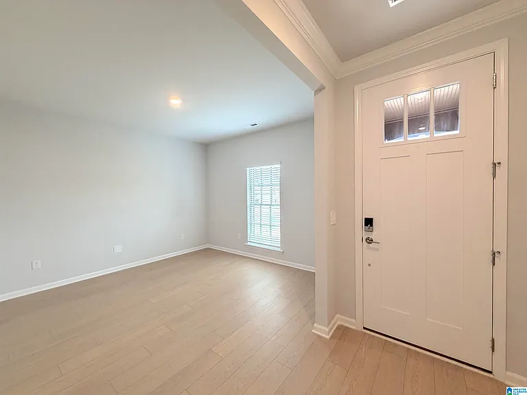 204 Stockyard Cir — Photo 3