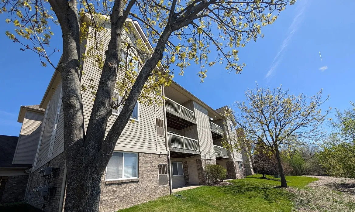 3 bed, 1500 sqft, $1,980 — Photo 2