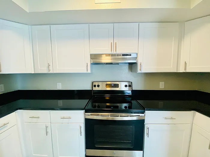 2 bed, 1.5 bath, 882 sqft, $1,445 — Photo 3