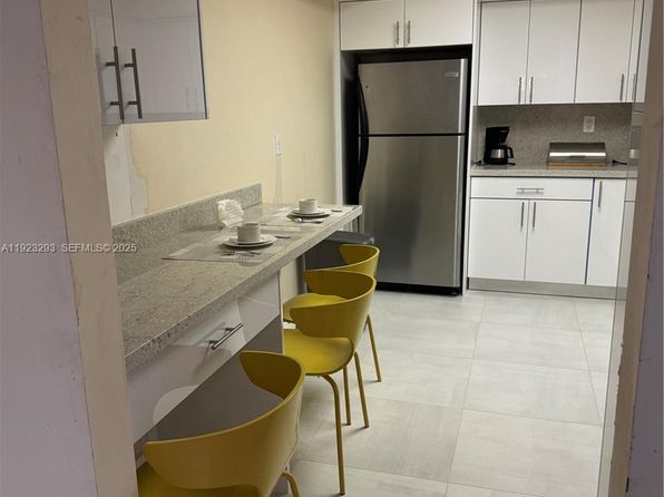 3600 Mystic Pointe Dr APT 208