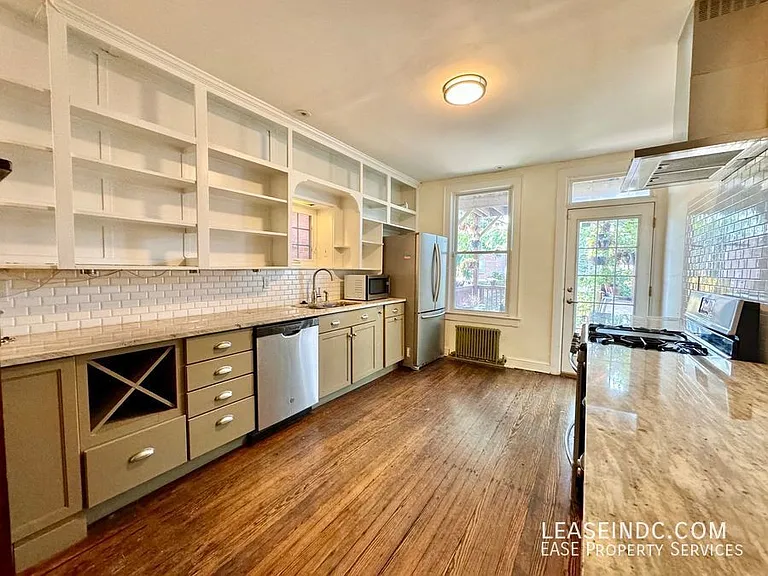 128 Adams St NW — Photo 12