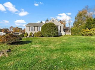 4 Pleasant Rise Cir, Brookfield, CT 06804