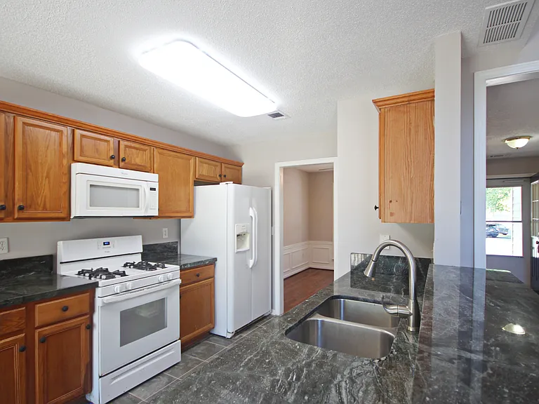 401 Bottesford Dr NW — Photo 4