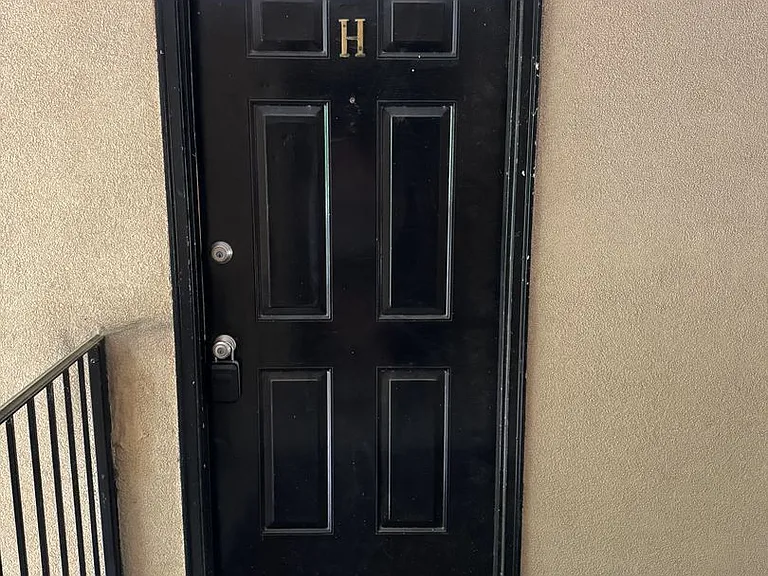 100 Downing Way #H — Photo 2