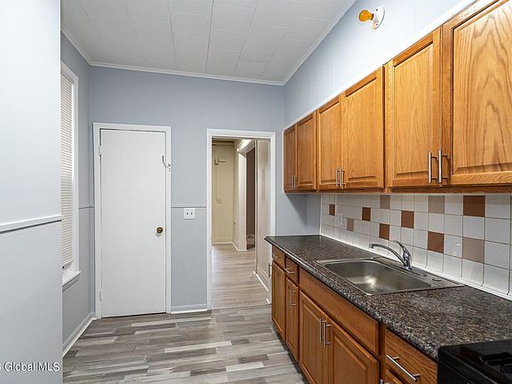 4th image of 351 2nd Ave