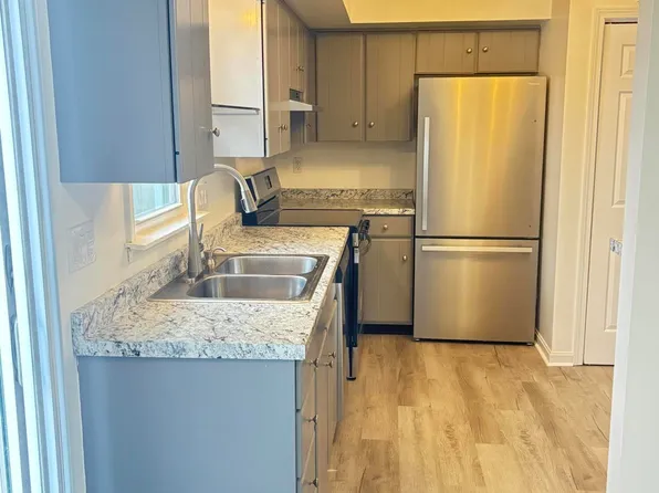 8207 Damascus Cir APT D1, Louisville, KY 40228