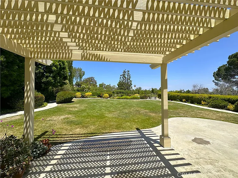 26543 Academy Dr — Photo 42