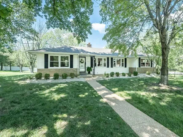 380 Wolff Ln, Ballwin, MO 63011