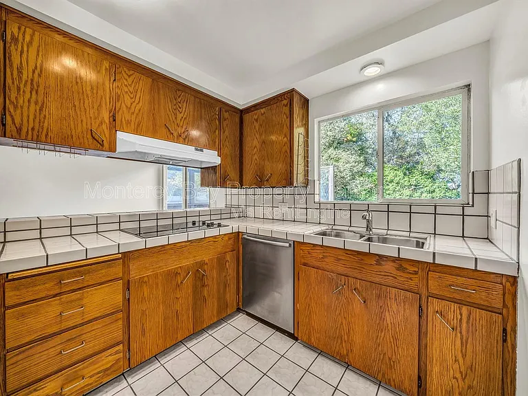 2100 David Ave — Photo 7