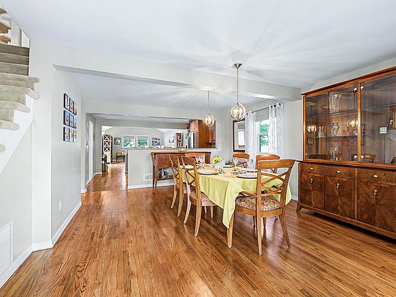 4th image of 31 W Meyran Ave