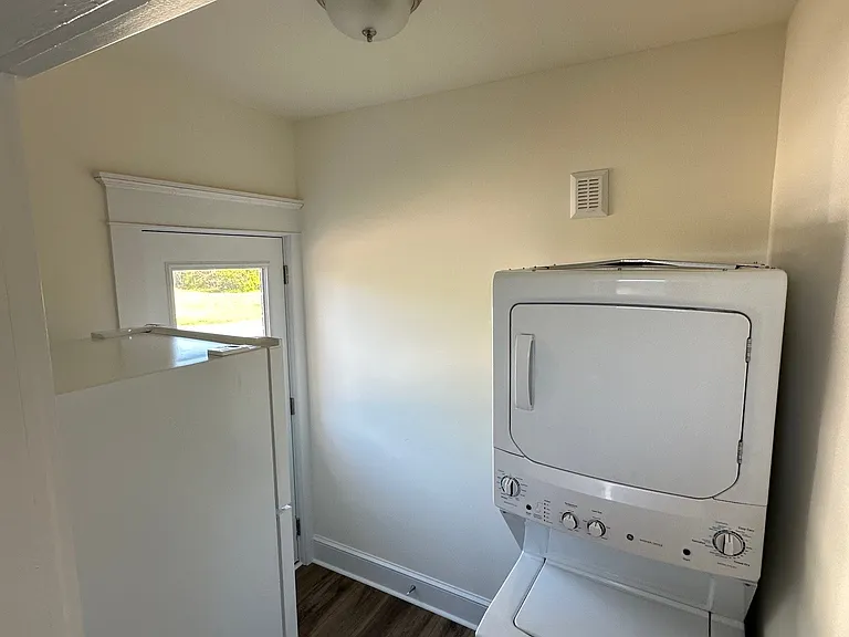 Laundry / Refrigerator